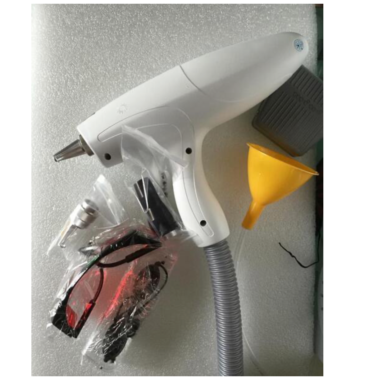 Macchina Portatile per Peeling al Carbonio e Rimozione di Tatuaggi.