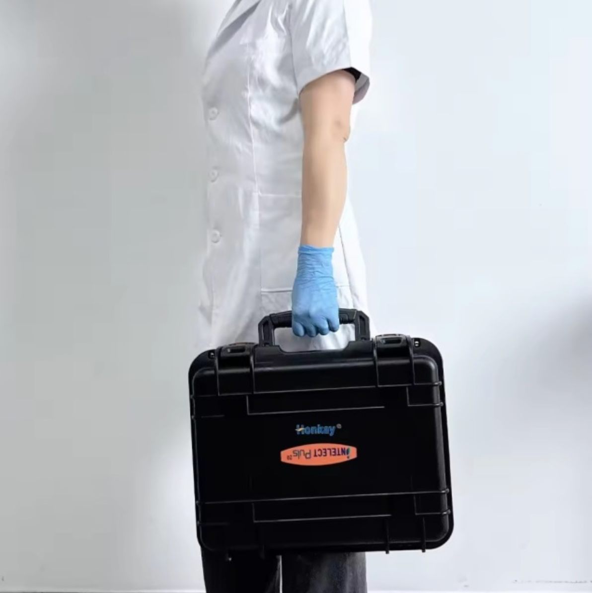 Dispozitiv de terapie cu unde de șoc extracorporale (ESWT).