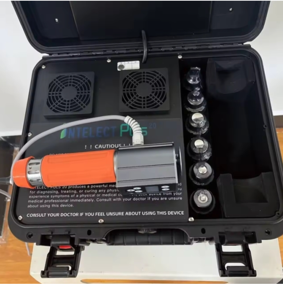 Dispozitiv de terapie cu unde de șoc extracorporale (ESWT).