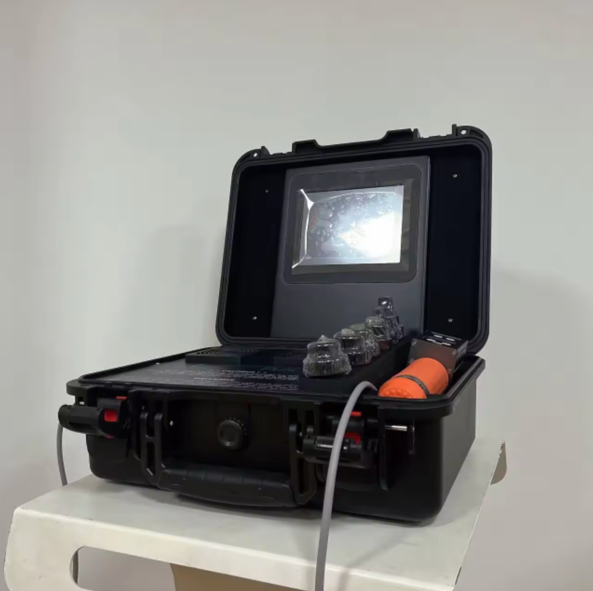 Dispozitiv de terapie cu unde de șoc extracorporale (ESWT).